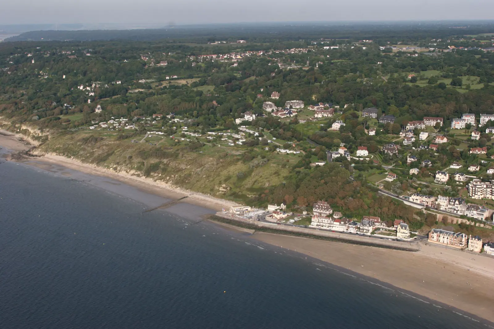 La côte de Trouville vue du ciel